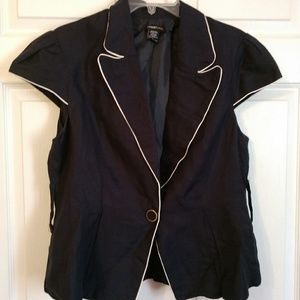 Short sleeved blazer